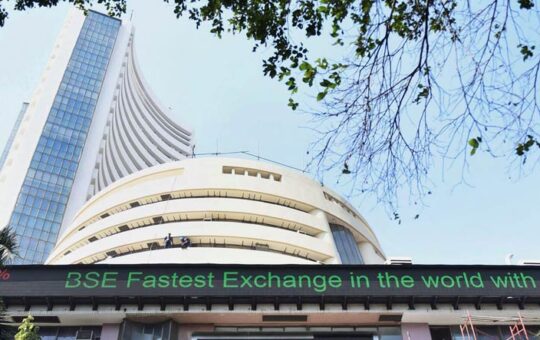 The Sensex falls 143 points because to continued foreign money outflows and negative global trends.