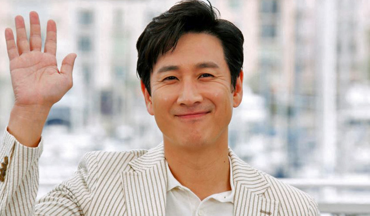 Lee Sun-kyun, actor of 'Parasite,' has died.